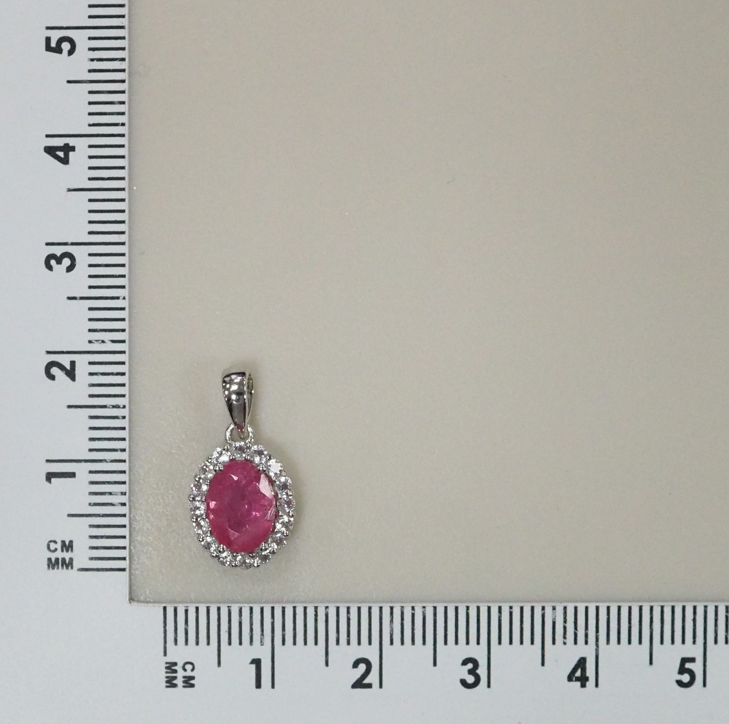 Серебряная подвеска с розовым сапфиром